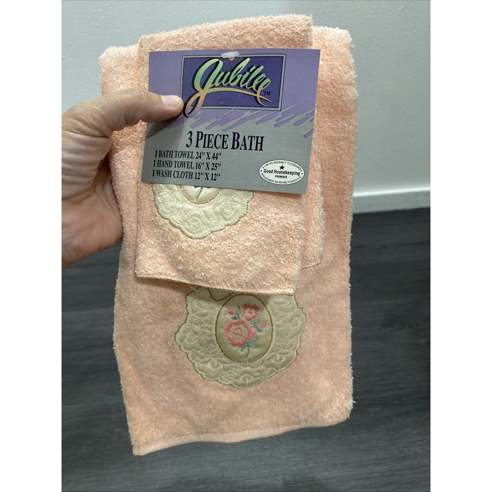 Vintage Jubilee 2 Piece Bath Towel Set Peach Color With Lace Embroidered Floral